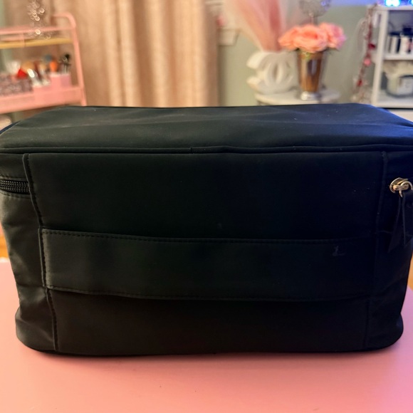 Victoria's Secret Bra Travel Case - Picture 2 of 3